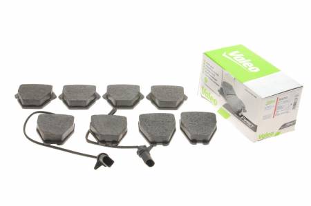 Колодки гальмівні (передні) Audi A4 97-01/A6 97-05/VW Passat B5 00-05/Phaeton 02-08 (+датчики) 21 302333 фото товару